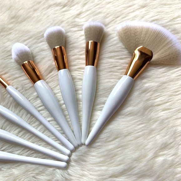 8 PC White Rounded Brush Set - Picture 2 of 4